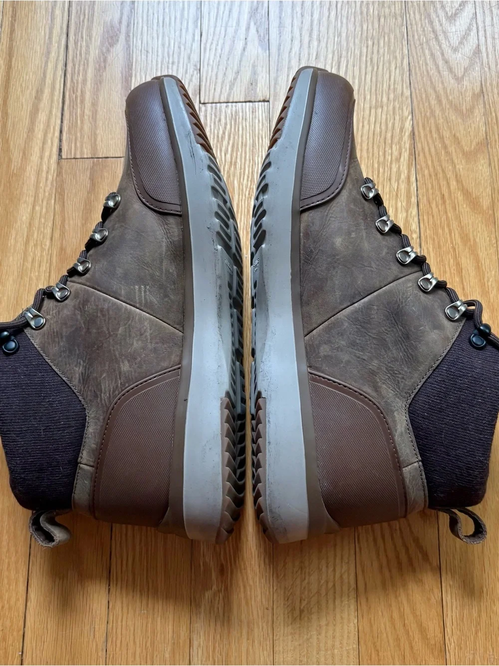 UGG Olivert Men’s Waterproof Leather Hiking Boots Size 12 Brown